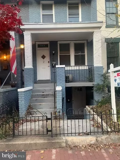 Exterior - 906 I St SE #1, Washington, DC 20003 photo 1 of 2