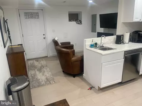 Other - 906 I St SE #1, Washington, DC 20003 photo 6 of 11