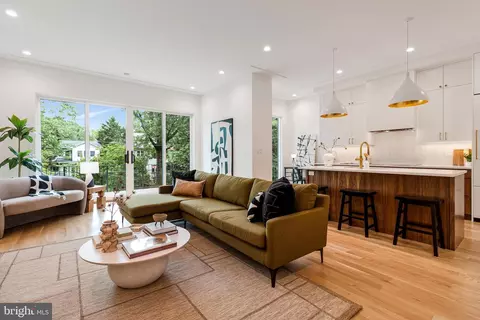 6120 30th St NW, Washington, DC 20015