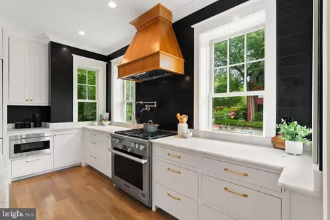 1127 E Capitol St SE, Washington, DC 20003 photo 15