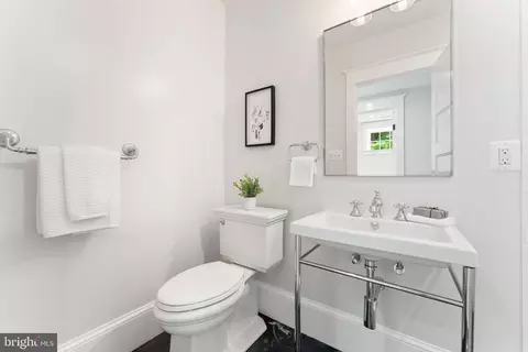 1127 E Capitol St SE, Washington, DC 20003 photo 42