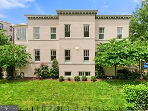 1127 E Capitol St SE, Washington, DC 20003 photo 4