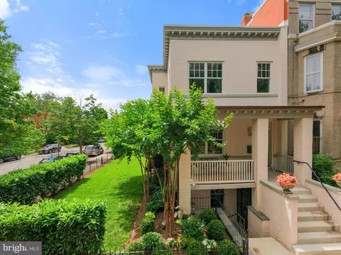 1127 E Capitol St SE, Washington, DC 20003 photo 3