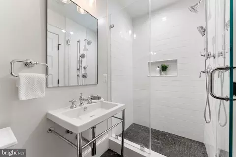 1127 E Capitol St SE, Washington, DC 20003 photo 44