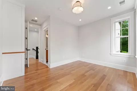 1127 E Capitol St SE, Washington, DC 20003 photo 68