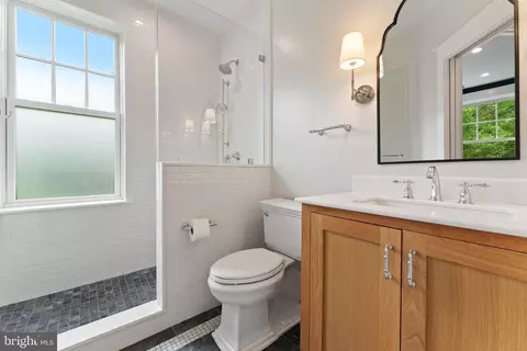 1127 E Capitol St SE, Washington, DC 20003 photo 60