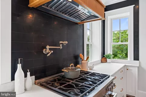 1127 E Capitol St SE, Washington, DC 20003 photo 16