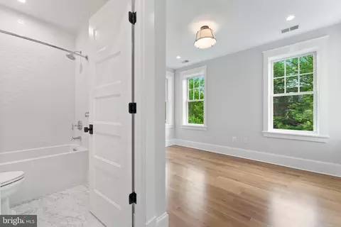 1127 E Capitol St SE, Washington, DC 20003 photo 64
