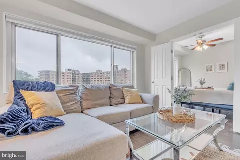 4201 Cathedral Ave NW #918W, Washington, DC 20016
