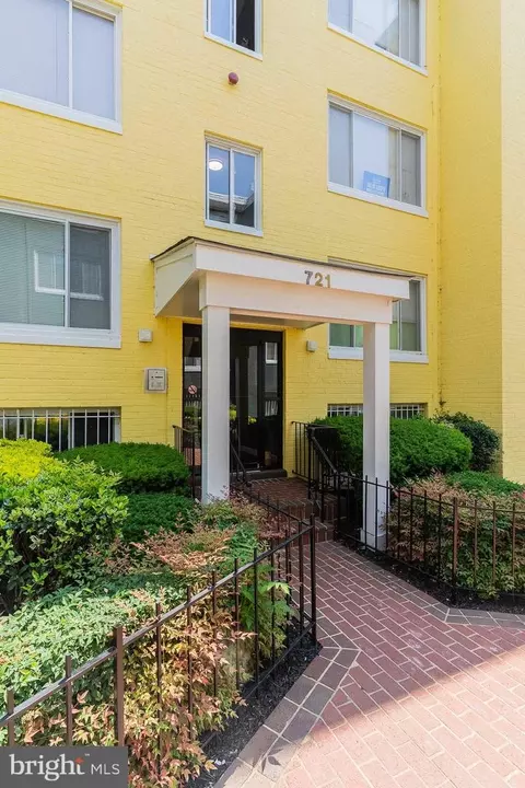 721 Brandywine St SE #103, Washington, DC 20032