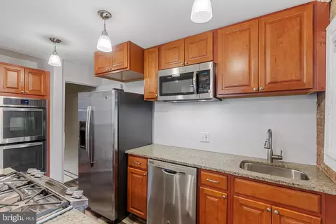 Kitchen - 2802 Bruce Pl SE, Washington, DC 20020 photo 2 of 3