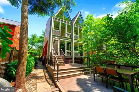 5320 29th St NW, Washington, DC 20015