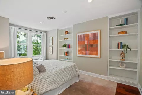 Bedroom - 531 10th St SE, Washington, DC 20003 photo 1 of 5