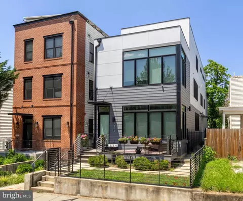 725 Kenyon St NW #1, Washington, DC 20010