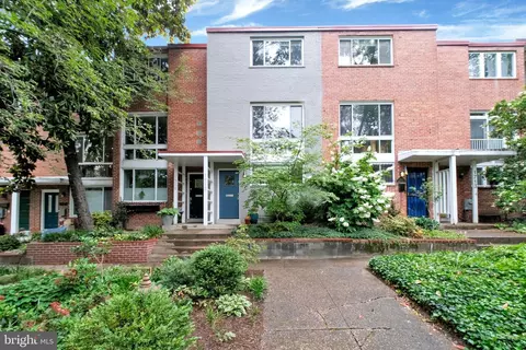 1717 Harvard St NW, Washington, DC 20009 photo 2