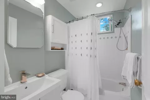 1717 Harvard St NW, Washington, DC 20009 photo 24