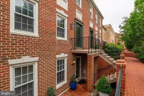 3277 Sutton Pl NW #C, Washington, DC 20016 photo 2