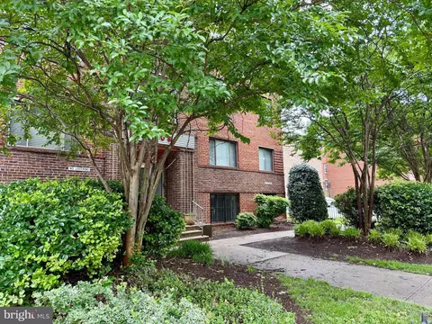 4212 Benning Rd NE #6, Washington, DC 20019