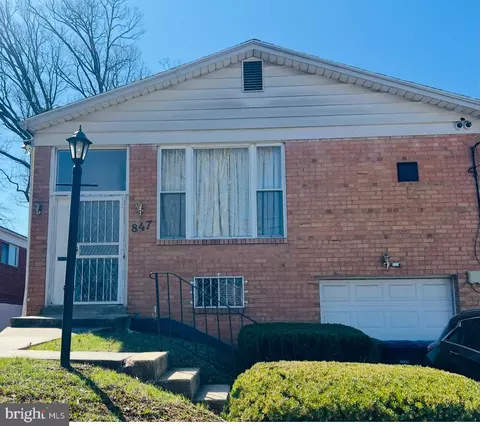 847 Hilltop Ter SE, Washington, DC 20019