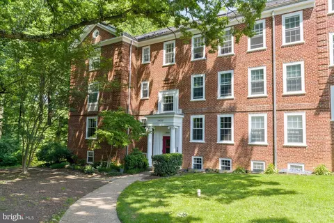 3430 39th St NW #B698, Washington, DC 20016