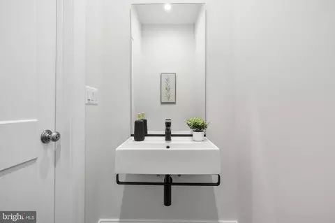 123 13th St SE, Washington, DC 20003 photo 24