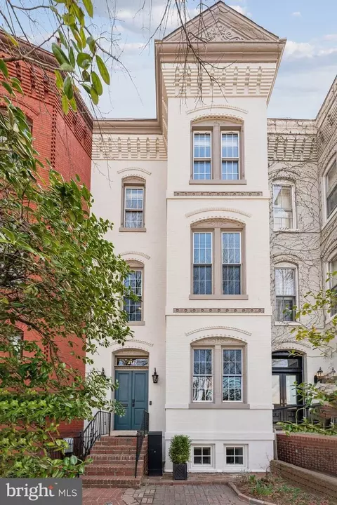 207 3rd St NE, Washington, DC 20002