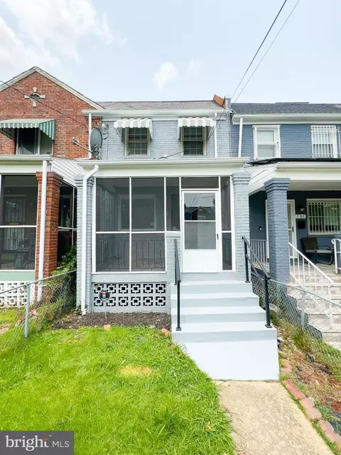 130 36th St NE, Washington, DC 20019