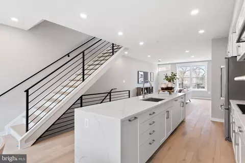 414 D St SE #A, Washington, DC 20003 photo 4