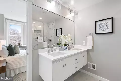 414 D St SE #A, Washington, DC 20003 photo 19