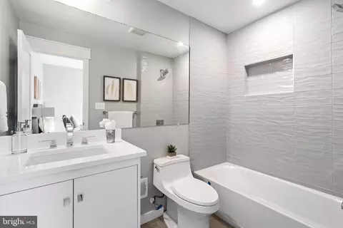 414 D St SE #A, Washington, DC 20003 photo 24