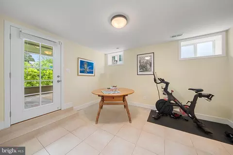 2811 35th St NW, Washington, DC 20007 photo 23