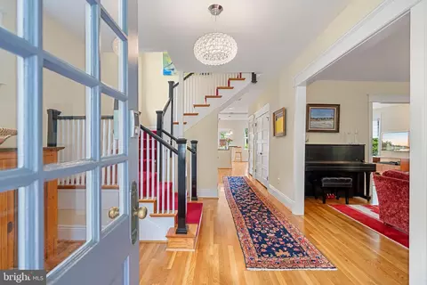 2811 35th St NW, Washington, DC 20007 photo 2