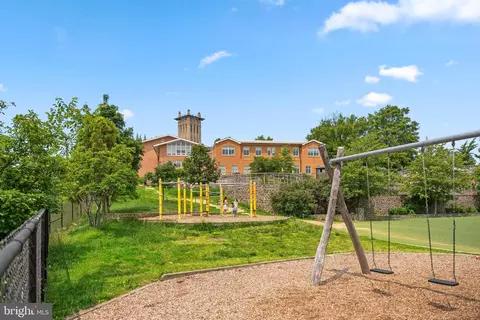 2811 35th St NW, Washington, DC 20007 photo 30