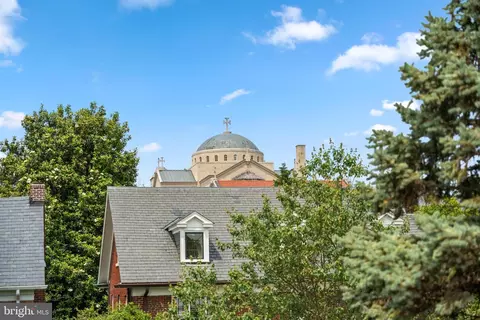 2811 35th St NW, Washington, DC 20007 photo 19