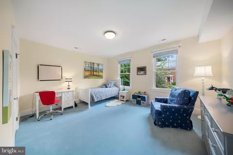2811 35th St NW, Washington, DC 20007 photo 12