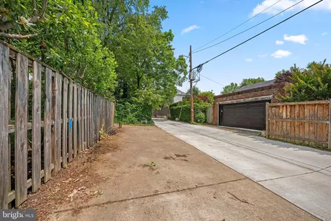 2811 35th St NW, Washington, DC 20007 photo 28