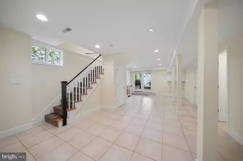 2811 35th St NW, Washington, DC 20007 photo 22