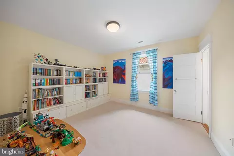 2811 35th St NW, Washington, DC 20007 photo 14