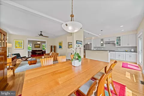 2811 35th St NW, Washington, DC 20007 photo 10