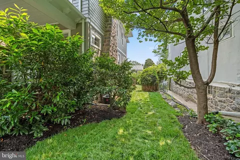 2811 35th St NW, Washington, DC 20007 photo 25