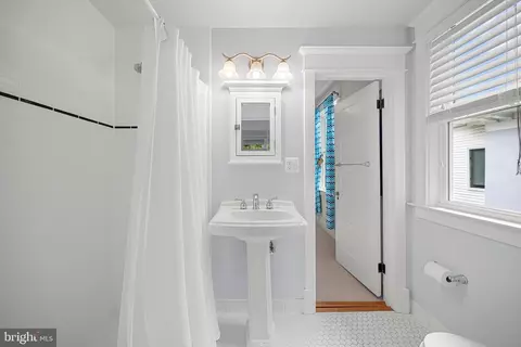 2811 35th St NW, Washington, DC 20007 photo 13