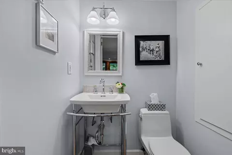 2840 27th St NW, Washington, DC 20008 photo 10