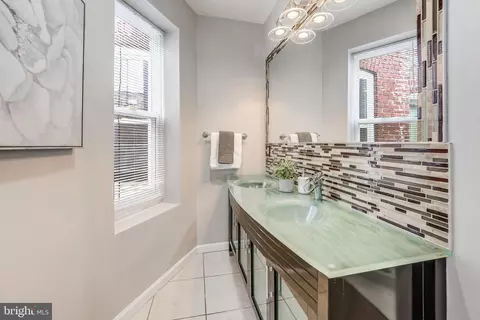 Bath - 27 Todd Pl NE, Washington, DC 20002 photo 2 of 7