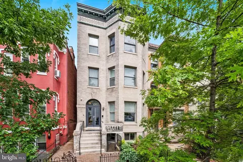 12 3rd St SE #1, Washington, DC 20003