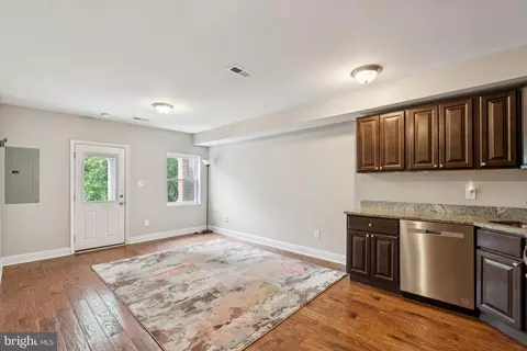 1332 Levis St NE, Washington, DC 20002 photo 4