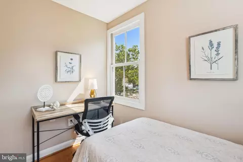 Bedroom - 927 G St SE, Washington, DC 20003 photo 6 of 6