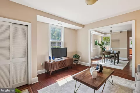 Living - 927 G St SE, Washington, DC 20003 photo 1 of 1