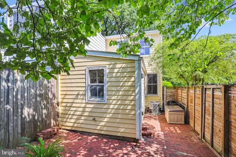Exterior - 927 G St SE, Washington, DC 20003 photo 5 of 6