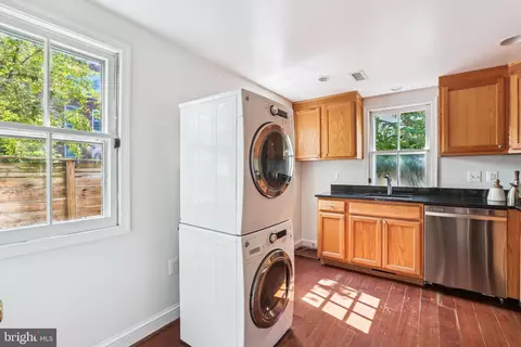 Other - 927 G St SE, Washington, DC 20003 photo 6 of 9