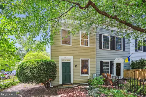927 G St SE, Washington, DC 20003